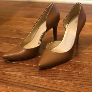 Camel colored pumps with gold accent